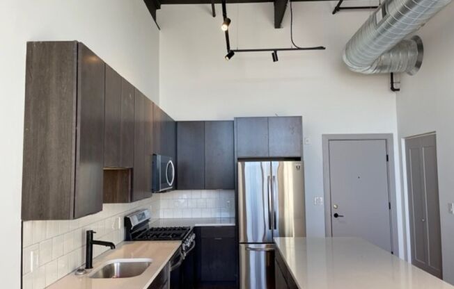 1 bed, 1 bath, 745 sqft, $1,650, Unit 356