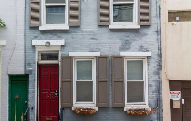 Charming 2 Bedroom 1 bath Row near Rittenhouse Square $1850/ mo + utilities