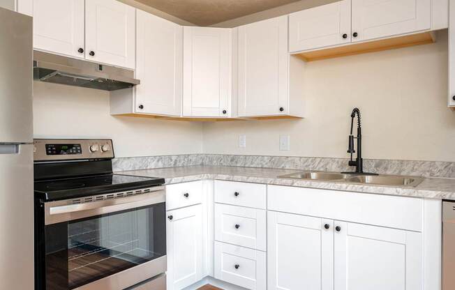 Pacific Village | Kitchen