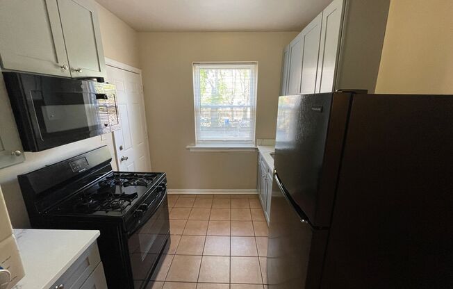 2 beds, 1 bath, $1,400, Unit 2648 # 5