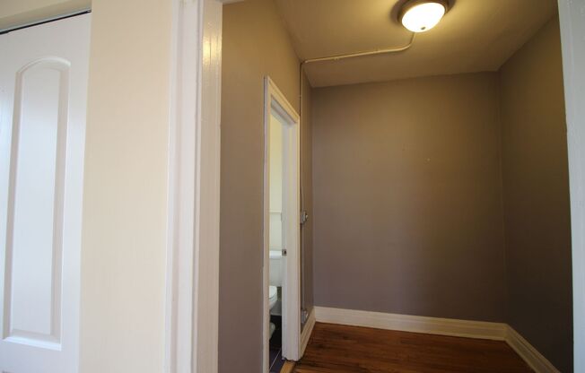 Studio, 1 bath, 450 sqft, $1,515, Unit 320