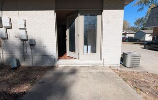 2 beds, 1.5 baths, $1,095, Unit 4404 W Bellview Dr