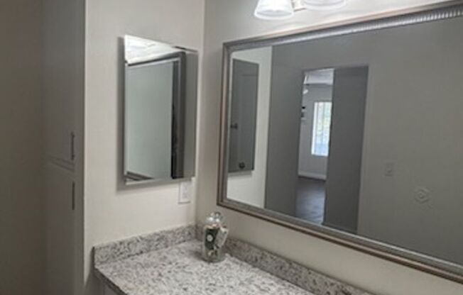 2 beds, 1 bath, 850 sqft, $2,200, Unit 7