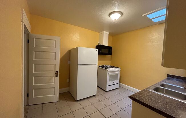 1 bed, 1 bath, 702 sqft, $775