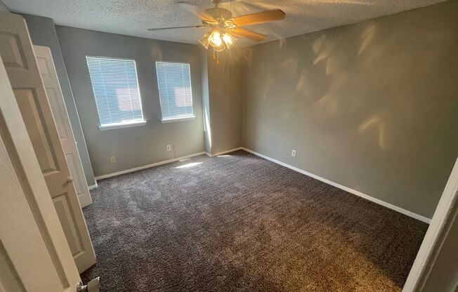 2 beds, 2 baths, 920 sqft, $985, Unit 24B