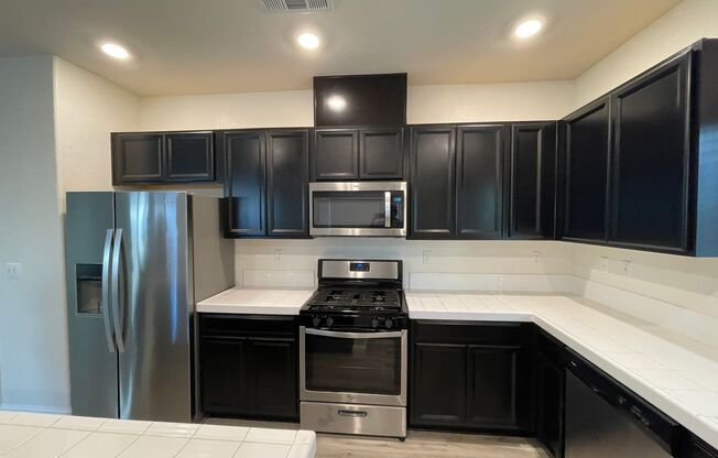 Beautiful 4 bed 2.5 bath in Sacramento!