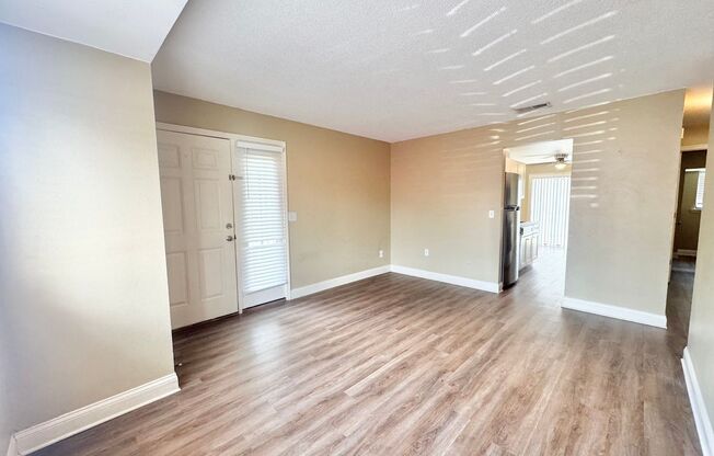 Apartment - Right off Cypress Gardens Blvd!