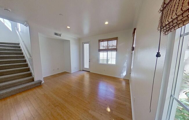 Beautiful 3 Bedroom 2.5 Bath Townhome in Irvine!