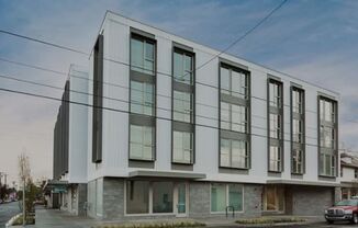 Contemporary Cool 3rd Floor Studio w/Premium Finishes!