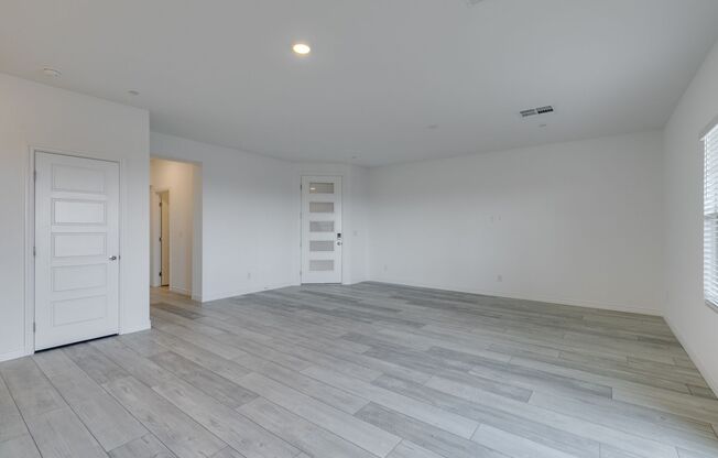 3 beds, 3 baths, $2,750, Unit UNIT 1140