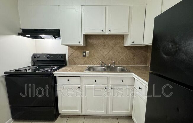 2711 Fairlee Drive Unit C3