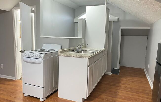 Studio, 1 bath, 409 sqft, $725