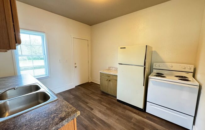 2 beds, 1 bath, $825, Unit 1106-1