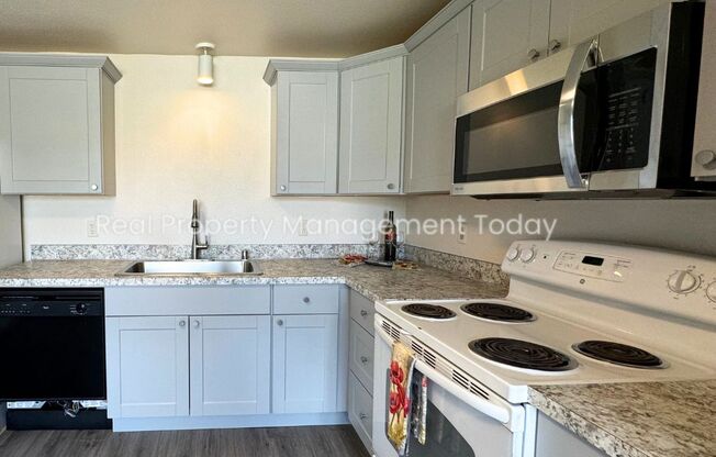 2 beds, 1 bath, 940 sqft, $1,825