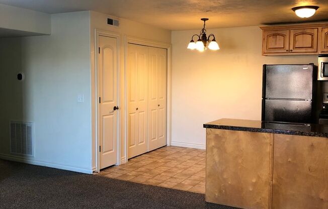 3 beds, 2 baths, $1,425, Unit 202