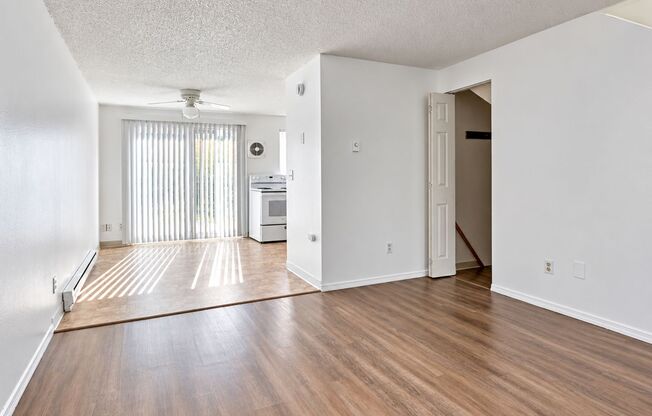2 beds, 1 bath, 794 sqft, $1,295, Unit 25