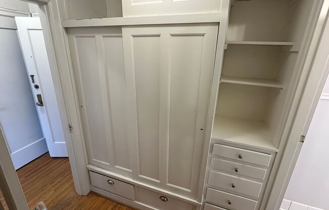 Studio, 1 bath, 330 sqft, $1,095, Unit 306