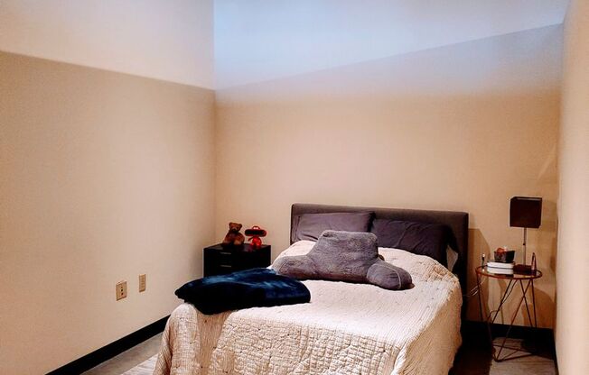 2 beds, 1 bath, 960 sqft, $1,450, Unit 212