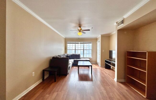 Light-Filled 2BR/2BA with Balcony in Austin