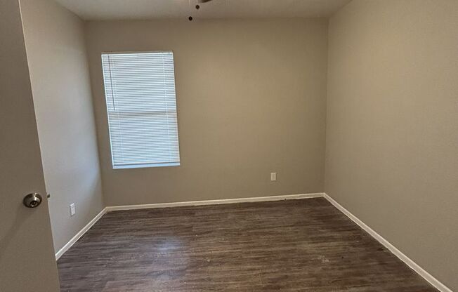 2 beds, 1 bath, 812 sqft, $1,025, Unit #118