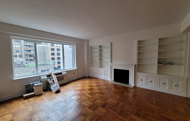 1 bed, 1 bath, 970 sqft, $6,350, Unit 12F