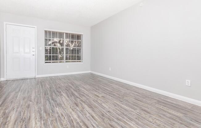 2 beds, 1 bath, 1,010 sqft, $1,205