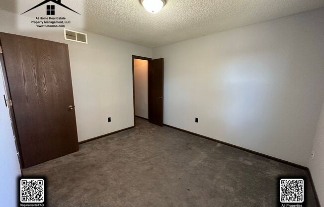 2 beds, 1 bath, $800, Unit 531 Collier Lane