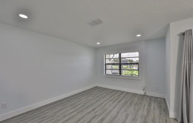652 YARDARM DR