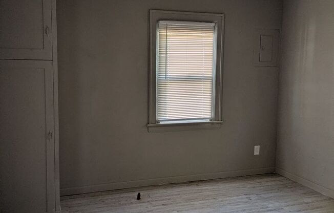 3 beds, 1 bath, $1,095