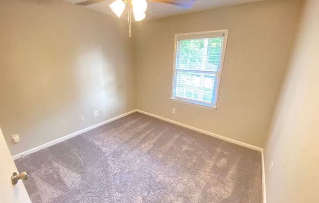 2 beds, 1.5 baths, 832 sqft, $1,100, Unit 827 Oakwood Villa