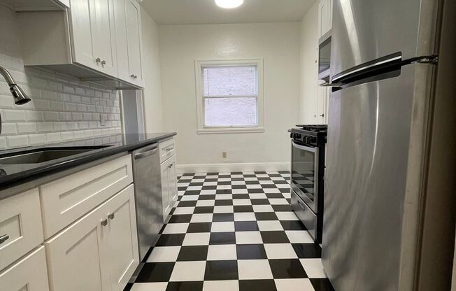 **One Bedroom unit in this beautiful 1920’s Marina style building**