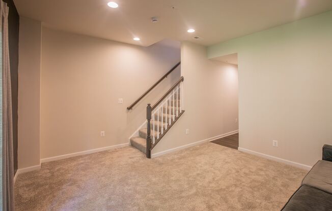 Beautiful 2 BR/3.5 BA Townhome in Severn!