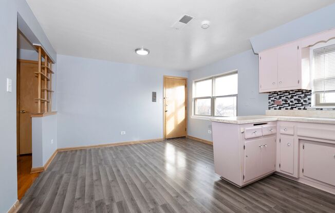 2 beds, 1 bath, $2,395, Unit 4040-3F