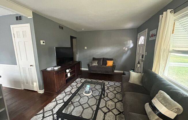 3 beds, 1 bath, $1,500