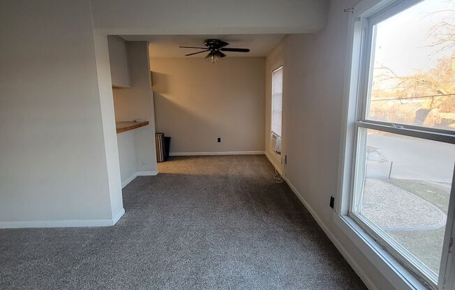 2 beds, 1 bath, 800 sqft, $1,125, Unit Apt 303