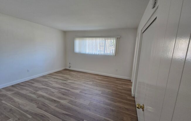 2 beds, 2 baths, $3,200, Unit 327 W. Kelly Ave B