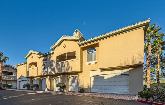 3 beds, 2 baths, $2,375, Unit Unit #103