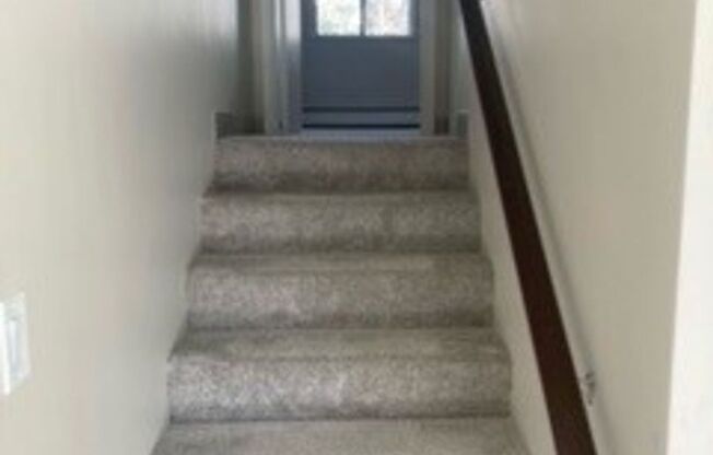 2 beds, 1 bath, 790 sqft, $2,500, Unit B105