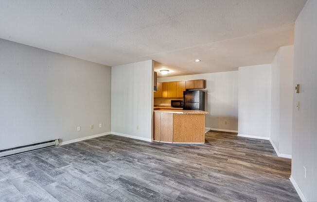 4 beds, 1 bath, 1,400 sqft, $1,299, Unit 2D