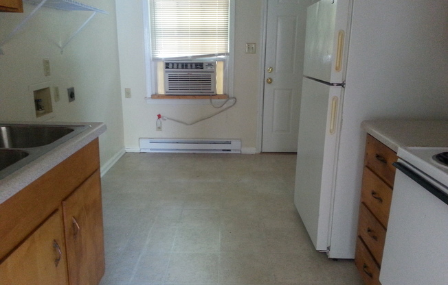 1 bed, 1 bath, 587 sqft, $950