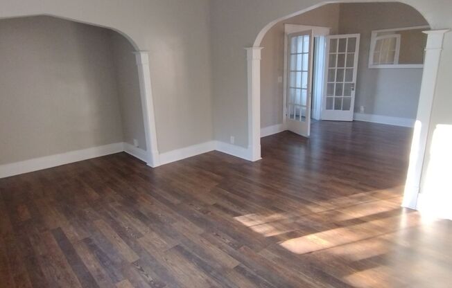 3 beds, 1 bath, $1,400, Unit 3