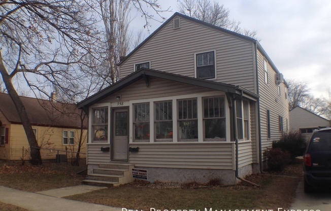 758 S 3rd Ave