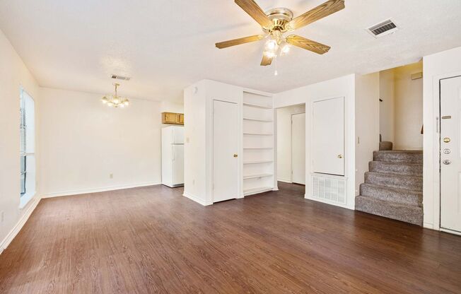 Charming 2-Story Townhouse Apartment in Lockhart