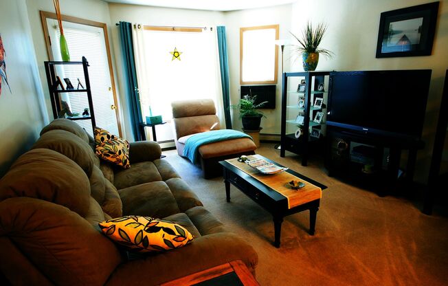 2 beds, 1 bath, 1,050 sqft, $1,375, Unit 3710329R