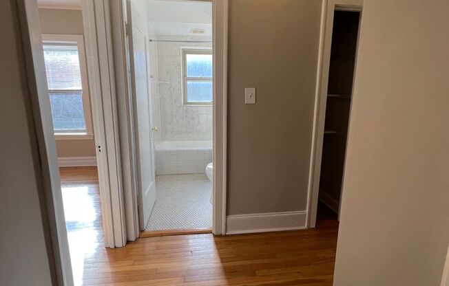 Beautiful Vintage Apartments Near NorthShore Evanston Hospital