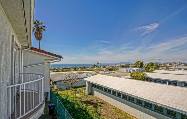 SPACIOUS & PARTIALLY REMODELED, 2-STORY, 3BD/2BA + DEN HOME ON END OF CUL-DE-SAC STREET W/ OCEAN/CITY VIEWS!!