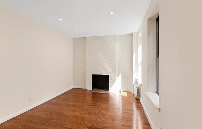 422 E 58 ST