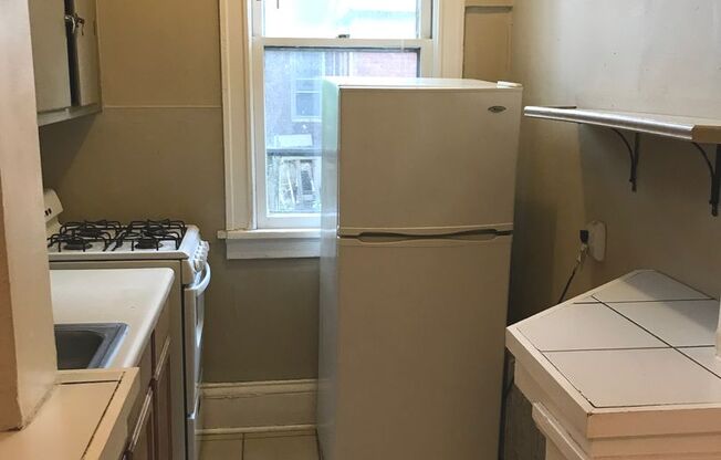 1 bed, 1 bath, $995, Unit 38