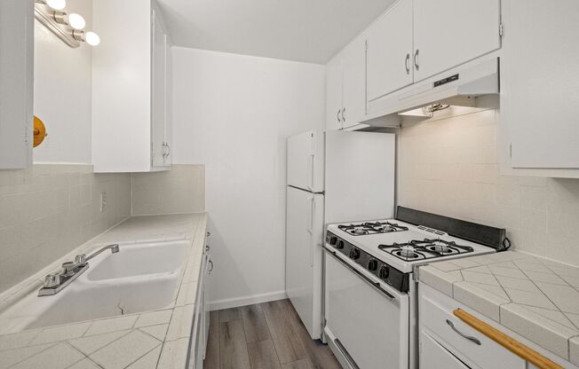 1 bed, 1 bath, 575 sqft, $2,500