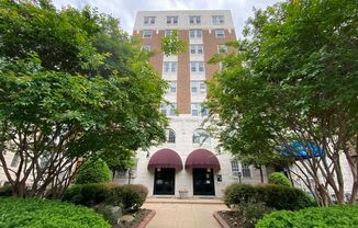 Have Breakfast at Tiffany's! Cozy Studio at The Tiffany! Great Dupont Location on 16th near U Street! Centrally located